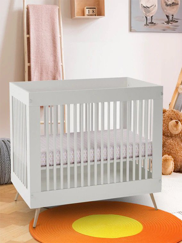 Archer Crib with Removable Side Railing in White colour