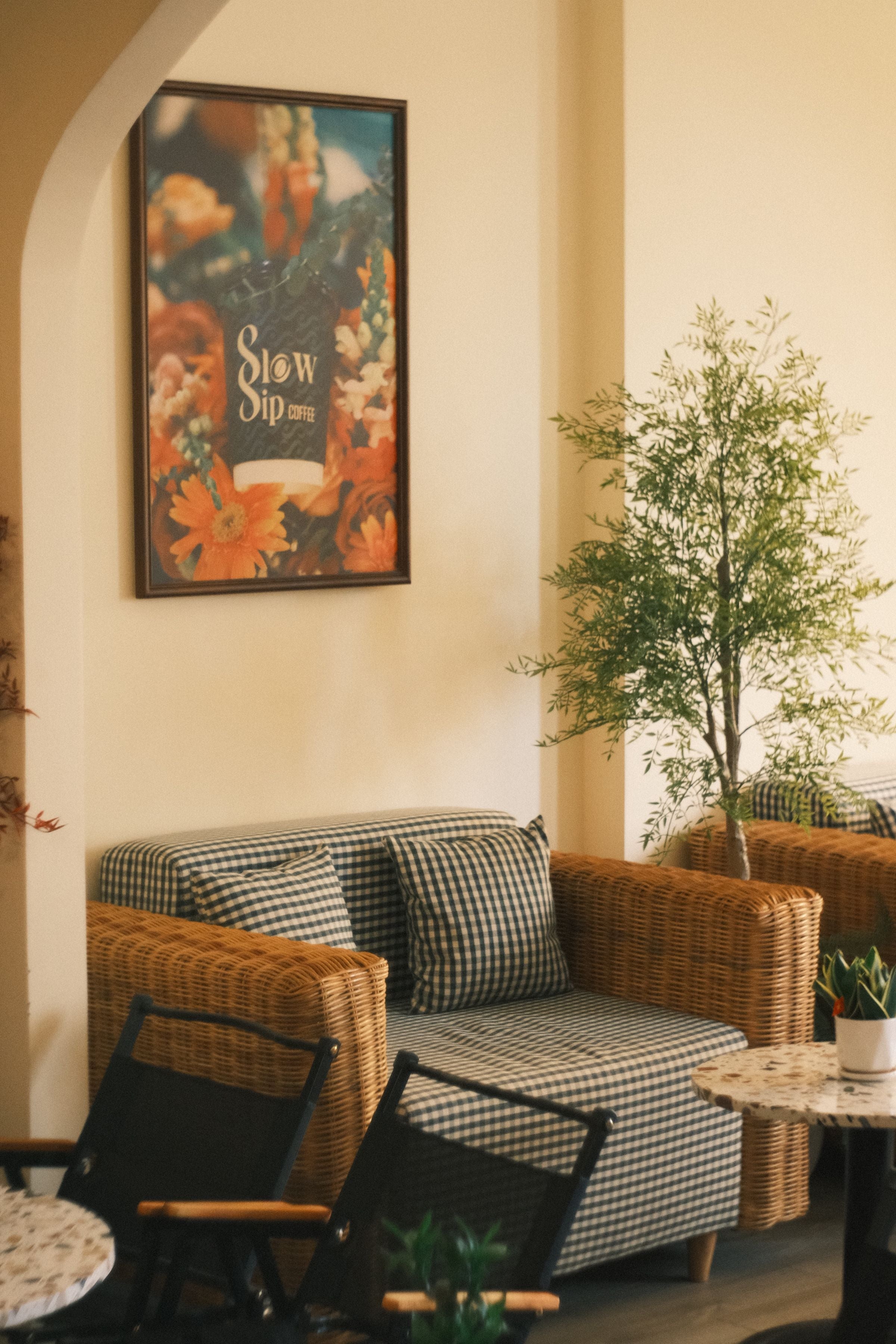Café rattan sofa, front view